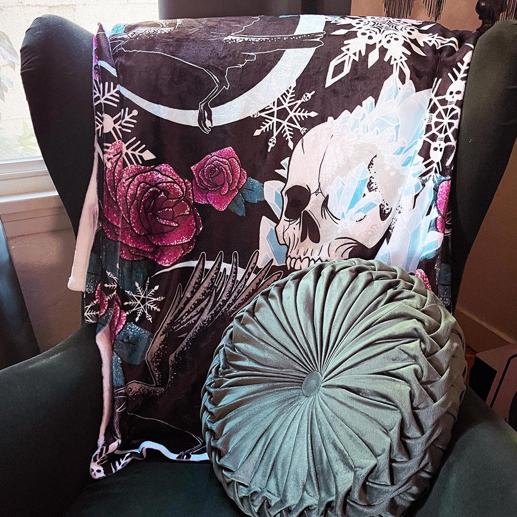 Snowgoth Throw Blanket - Black Mast
