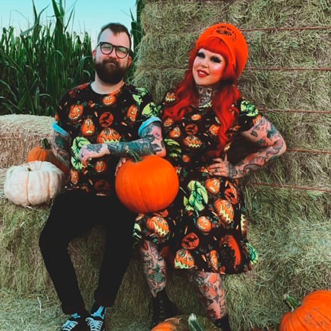 Hallow Haunts Crop Tee - Black Mast