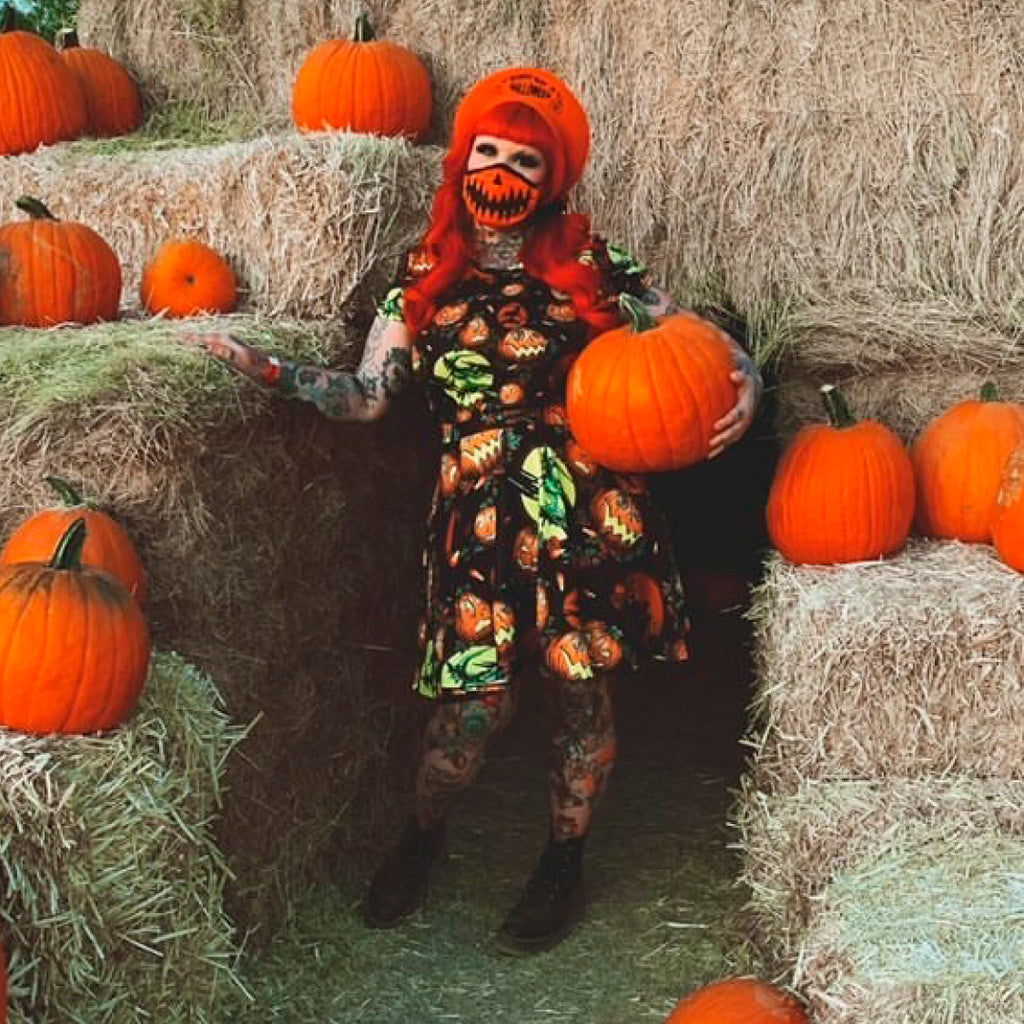 Hallow Haunts Crop Tee - Black Mast